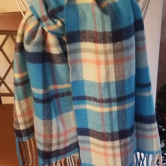 Soft & Cozy blue paid scarf - Picture 2 of 6
